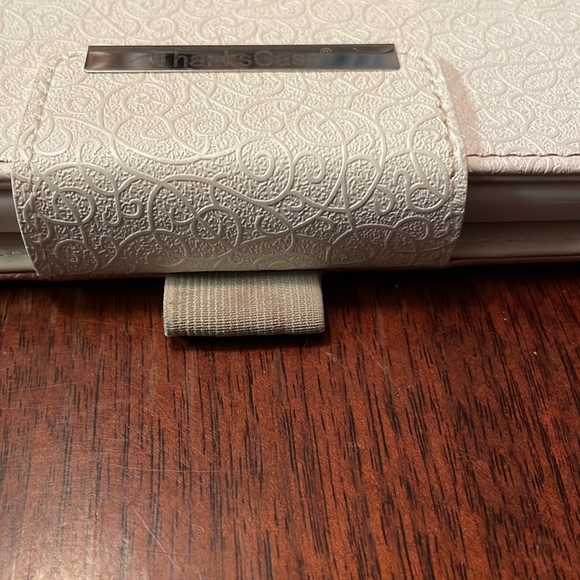 iPad case and stand - Picture 9 of 9